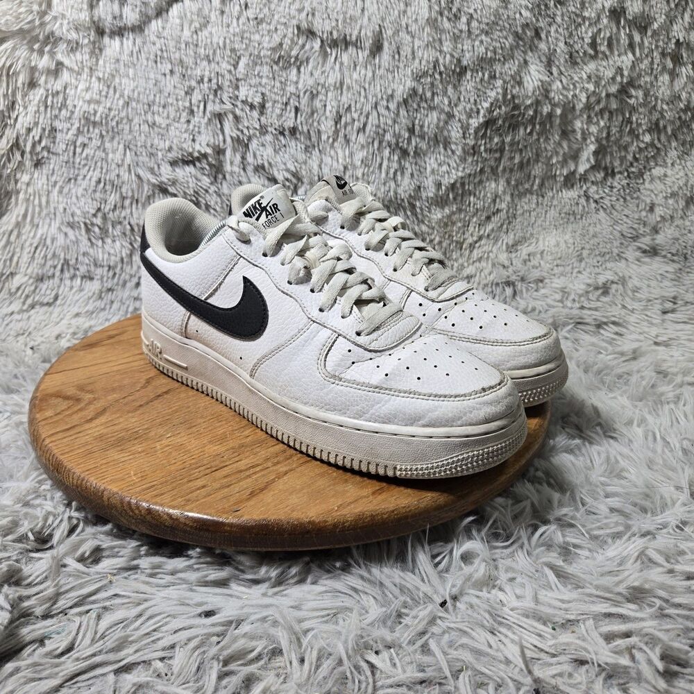 Nike Air Force 1 Low White Black Pebbled Leather Mens Classic Sneaker Size 10.6